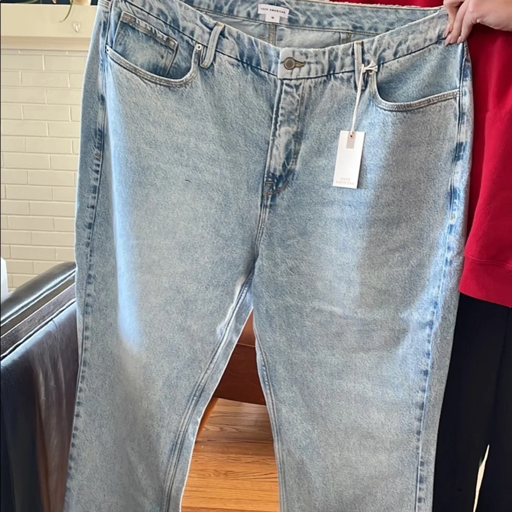 Good American Light Wash Straight Leg Jeans - Picture 2 of 4